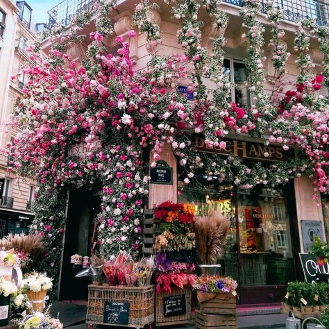 Paris Flowers, Spring In Paris, Flower Cafe, Flower Shop Design, French Flowers, Flower Shops, Flower Store, Floral Interior, Most Beautiful Gardens