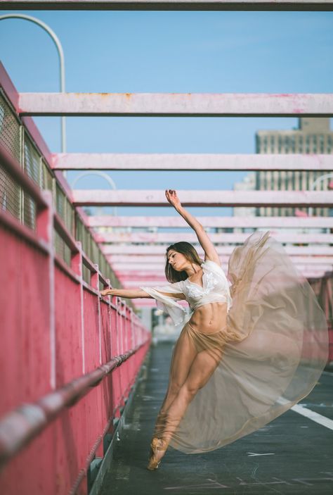 Street Ballet, Photo New York, Ballet Dance Photography, Famous Dancers, Art Ballet, Dance Picture Poses, Dance Photo Shoot, Dancer Photography, Dance Photography Poses