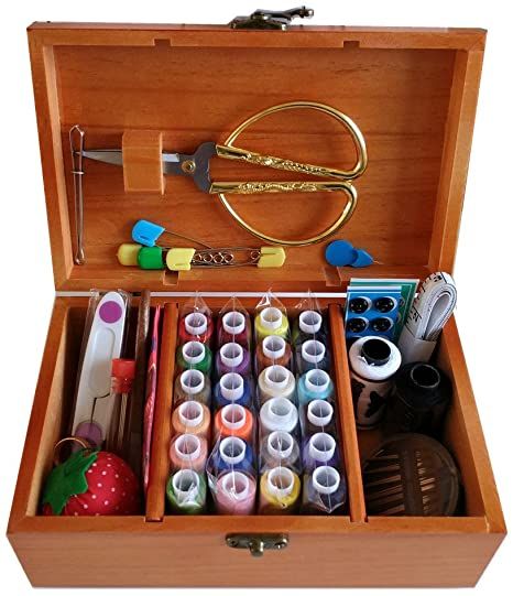 Scissor hold on lid Sewing Kit Box, Wooden Sewing Box, Vintage Sewing Box, Accessories Sewing, Sewing Basket, Costura Diy, Sewing Needles, Sewing Baskets, J Cole