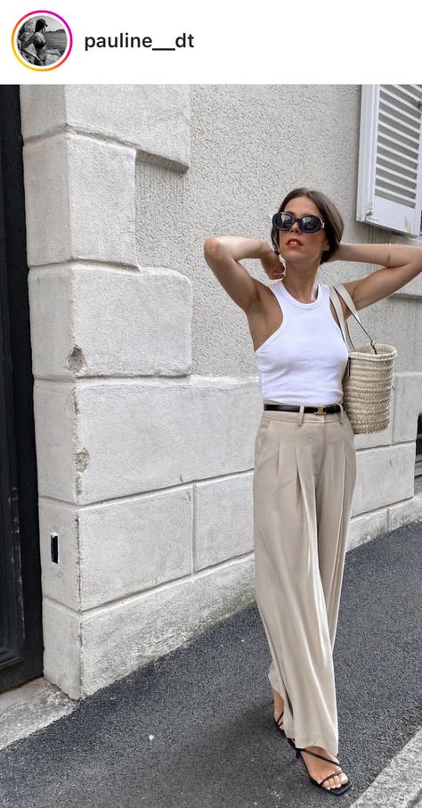 Summer White Outfits For Women, Classy Feminine Outfits Casual, Oldmoney Outfit Woman, Italian Street Style Women, Minimal Chic Style, Mum Fashion, Summer Work Outfits, Minimal Outfit, Spring Outfits Women