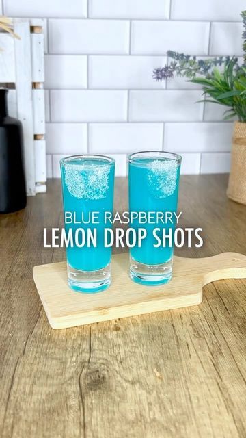 Blue Lemon Drop, Lemondrop Shot Recipe, Raspberry Lemon Drop, Lemon Drop Recipe, Lemon Drop Shots, Lemon Shots, Bartending 101, Vodka Blue, Vodka Shots