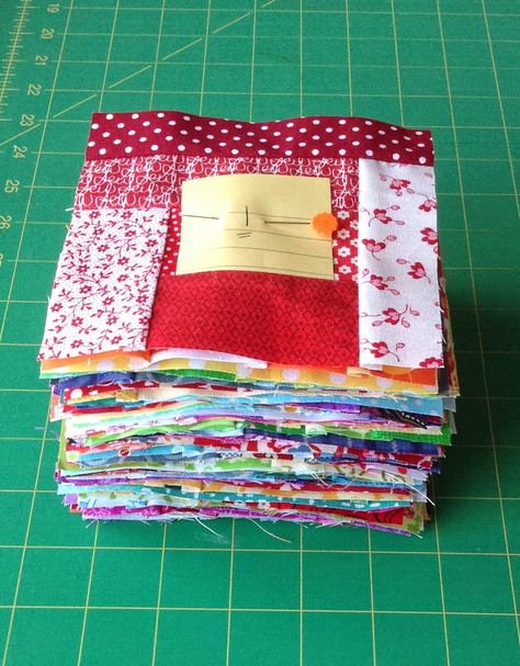 Crumb Piecing Ideas, Scrap Quilts Sewing Patterns, Four Color Quilt Patterns, Crumb Blocks, Crumb Quilting, Crumb Quilts, Scrap Quilting, Quilt Scraps, Quilt Blocks Easy