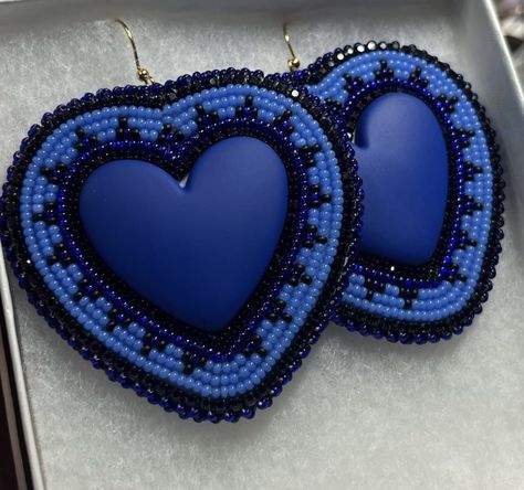 Pretty Beaded Jewelry, Cab Earrings, Native American Beadwork Earrings, Fancy Shawl, Macrame Beads, Beautiful Beaded Earring, Native American Beadwork Patterns, Earring Inspo, Beaded Work