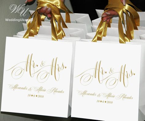 Chic White Wedding Bags, Gold Pouch As Wedding Gift Bag, Elegant Personalized Wedding Bags, Gold Wedding Gift Bag Pouch, Personalized White Bag For Wedding Gift, Wedding Hotel Bags, Wedding Guest Bags, Gold Wedding Favors, Top Wedding Trends