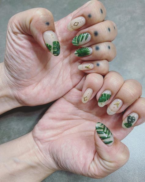 Palm Leaf Nails, Gel Overlay Nails, Leaf Nails, Palm Nails, Overlay Nails, Tropical Nails, Gel Overlay, Bride Nails, Monstera Plant