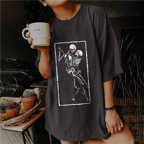 Goth Boho 'Skeleton Love' Skull Moon Graphic Printed Oversized T Shirt Vintage Short Sleeve Tee Casual Summer Top 100% New! Features: Cute, Gothic Moon Graphic Print Relaxed, Oversized Fit Classic Crew Neck T Shirt Lightweight, Pull On Closure Casual Short Sleeves Measurements: Runs Small / See Photos S = Us Size 4 M = Us Size 6 L = Us Size 8 Xl = Us Size 10 Xxl = Us Size 12 Material: Cotton Blend Style: Goth, Love, Skull, Punk, Rock, Y2k, Grunge, Boho, Vintage, Gypsy, Skeleton, Hippy, Grunge, G Summer Punk, Harajuku Shirt, Couples Outfit, Summer Graphic Tee, Vintage Skull, Sweatshirt Short Sleeve, Punk Outfits, Short Sleeve Pullover, Women Humor