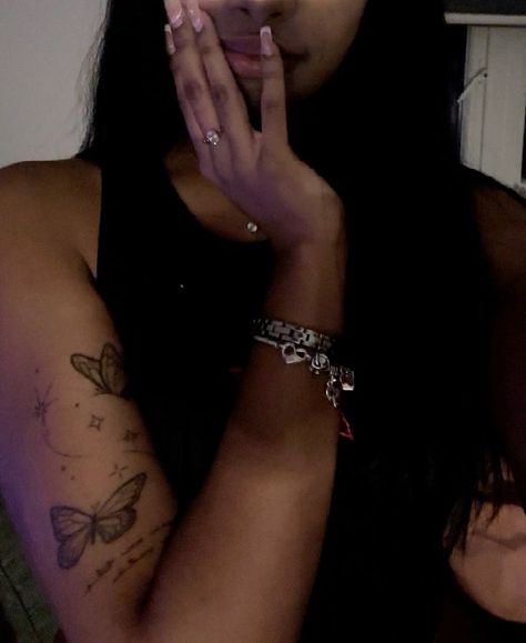 Tattoo Black Women Dark Skin, Darkskin Tattoos Girl, Brown Baddie Aesthetic, Back Tattoo Dark Skin Women, Brown Ink Tattoo On Dark Skin, Tattoo On Dark Skin Women, Tattoo Ideas Black Women Dark Skin, Dark Skin Tattoos Women, Tattoos On Black Women Dark Skin