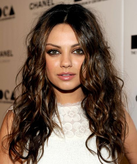 Punk Girl Hair, Mila Kunis Makeup, Mila Kunis Hair, Brunette Actresses, Hair Evolution, 70s Show, Girl Hair Colors, Glossy Hair, Punk Hair