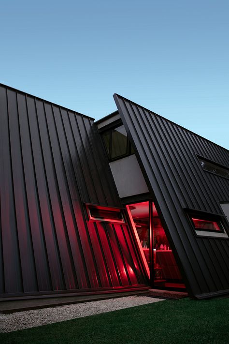 black metal panels form A-frame roof atop 1028arq's casa s in ecuador Ecuador Photography, Frame Architecture, Folding Architecture, Japanese Joinery, Renovation Architecture, Timber Architecture, Future Dreams, House Blend, Passive House