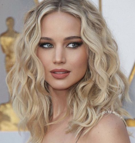 Jennifer Lawrence Blonde, Jennifer Lawrence Makeup, Women Goddess, Jennifer Lawrence Hair, Goddess Women, Blonde Hair Looks, Hair Toppers, Glam Makeup, You Never Know