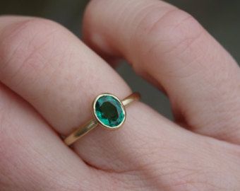 Oval Emerald Ring Design, Emerald Ring Design, Oval Emerald Ring, Antique Gold Ring, Gold Emerald Ring, Garnet Ring Silver, Emerald Ring Vintage, White Gold Diamond Earrings, Single Stone Ring