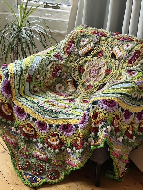 Ravelry: Chrysalis Throw by The Floral Hook The Floral Hook, Crochet Throw Pattern, Knitting Patterns Free Blanket, Crochet Bedspread Pattern, Crochet Afgans, Crochet Mandala Pattern, Crochet Blanket Designs, Crochet Quilt, Crochet Goodies