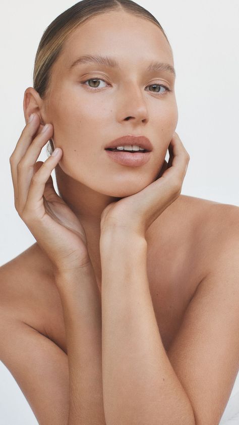 Introducing Second Skin, a forward-thinking foundation with skin benefiting actives for smooth, buildable coverage, sun protection (SPF25+) and a second-skin finish. Skin Photoshoot, Vegan Concealer, Neutral Skin, Beauty Shooting, Step By Step Contouring, Lighter Skin, Neutral Undertones, Skin Foundation, Fresh Skin