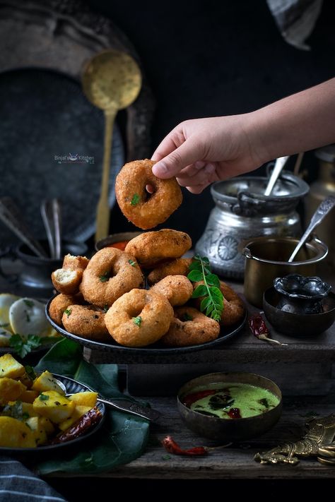 Medu Vada Medu Vada Recipe, Medu Vada, Indian Vegetarian Dishes, Indian Lentils, Foodie Lover, Indian Food Photography, Vada Recipe, Urad Dal, Vegetarian Dish