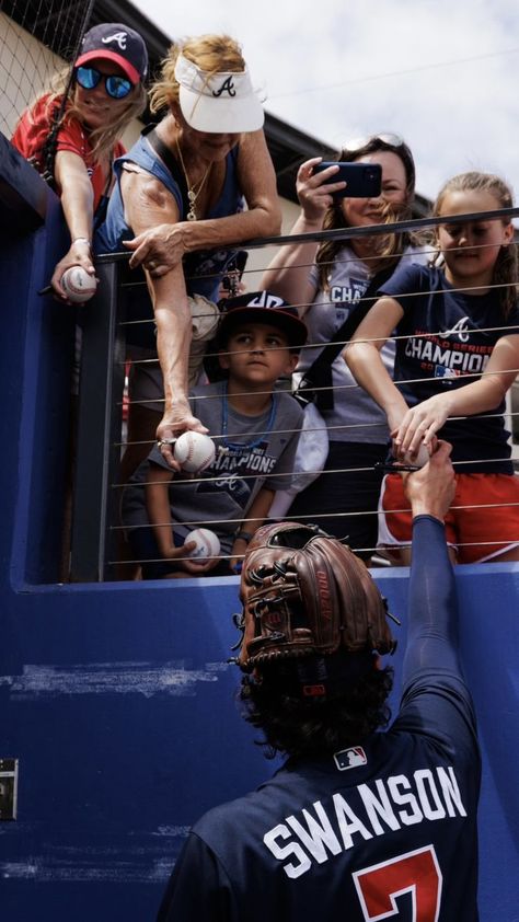 Atlanta Braves SS Dansby Swanson signs baseballs for fans at Spring Training. Baseball Lifestyle, Devonta Smith, Dansby Swanson, Ruin My Life, Spring Training, The Beautiful Game, I See It, S B, Atlanta Braves