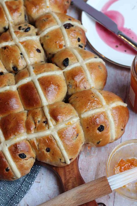 Hot Cross Buns! - Jane's Patisserie Baking Recipes Bread, Best Baking Recipes, Easter Hot Cross Buns, Easter Baking Recipes, Cross Buns Recipe, Janes Patisserie, Recipes Easter, Hot Cross Buns Recipe, Best Baking