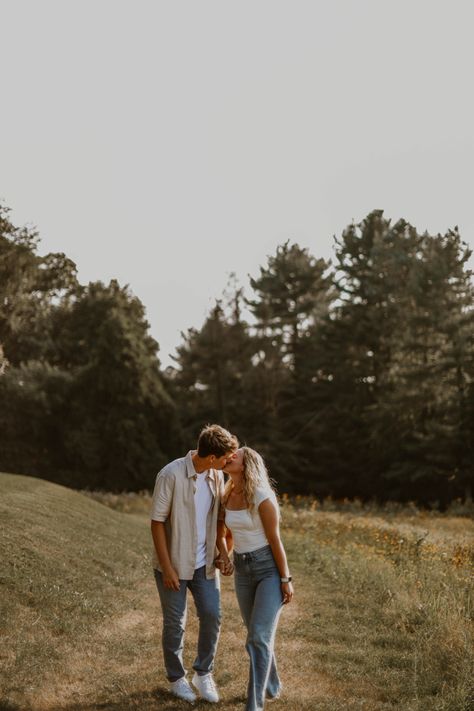 Engagement photo Couple Photoshoot Poses Engagement, Engagement Photos Vision Board, White Shirt Engagement Photos Outfit, Neutral Fall Engagement Photos, Beach Engagement Photos Outfit Jeans, Hill Country Engagement Photos, Beach Picture Outfits For Couples, Similar Height Couples, Jeans And T Shirt Engagement Photos