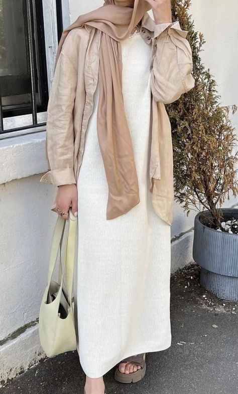 Hijabi Fashion Summer, Stylish Outfits Casual, Hijab Fashion Summer, Estilo Hijab, Modest Casual Outfits, Stile Hijab, Modesty Outfits, Cute Modest Outfits, Muslim Outfits Casual