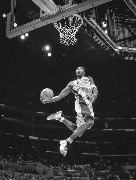 Black And White Aesthetic Basketball, Kobe Bryant Black And White Wallpaper, Kobe Black And White, Basketball Black And White, 90s Rap Aesthetic, Michael Jordan Dunking, Hard Photos, Nba Posters, Michael Jordan Pictures