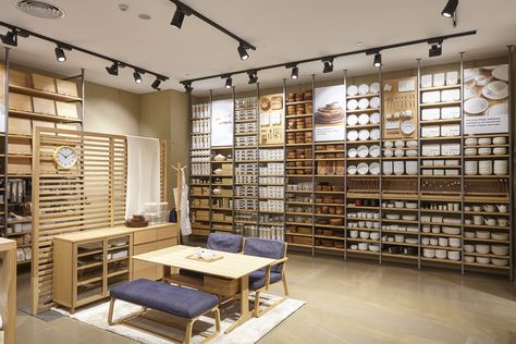 Muji Shop, Muji Interior Design, Cafe Ceiling, Muji Interior, Muji Store, Sushi Shop, Store Experience, Supermarket Design, Store Interiors