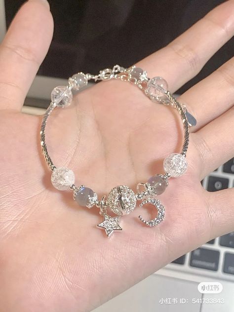 Pandora Bracelet Charms Ideas, Girly Bracelets, Ethereal Jewelry, Pandora Bracelet Designs, Pretty Jewelry Necklaces, Wrist Jewelry, Jewelry Accessories Ideas, Pandora Bracelet Charms, Classy Jewelry