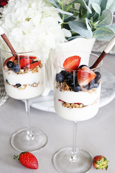 Breakfast Ideas Parfait, Anniversary Breakfast Ideas For Him, How To Make Yogurt Parfait, Easy Breakfast Parfait, How To Make A Parfait, Valentines Yogurt Parfait, Romantic Breakfast Ideas, Romantic Breakfast For Him, Anniversary Breakfast Ideas