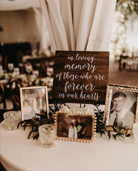 Nostalgic Wedding Ideas, Fall Classy Wedding, Antique Wedding Ideas, Wedding Entry Table Ideas Entrance, Rustic Classy Wedding, Fall Reception Ideas, Forest Fairytale, Memory Table Wedding, Memory Table