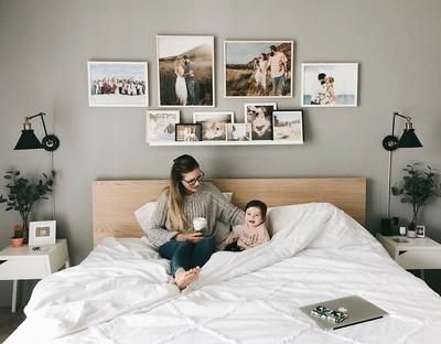 Pictures Above Bed Ideas, Picture Frames Above Bed, Pictures Above Bed, Above Bed Ideas, Photo Walls Bedroom, Bedroom Wall Decor Above Bed, Gallery Wall Bedroom, Bed Photos, Bedding Inspiration