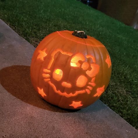 Pum Carving Ideas, Cute Silly Pumpkin Carving Ideas, Cute Pumpkin Designs Carved, Halloween Decorated Pumpkins, Pumpkin Carving Ideas Aesthetic Cute, Gojo Pumpkin Carving, Sailor Moon Pumpkin, Pumpkin Painting Ideas Halloween, Jack O Lantern Ideas