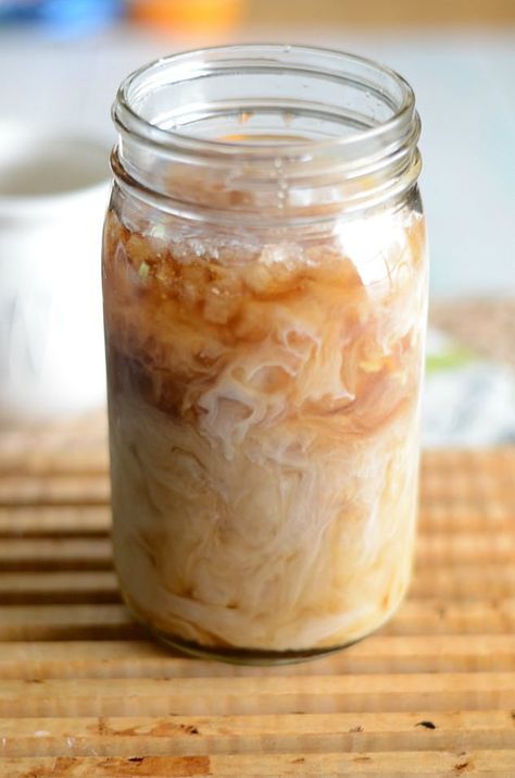 Dunkin Donuts iced coffee is so easy to make, try this copycat recipe at home. Dunkin Donuts Iced Coffee Recipe, Instant Iced Coffee, Diy Iced Coffee, Frozen Coffee Drinks, Dunkin Iced Coffee, Iced Latte Recipe, Dunkin Donuts Iced Coffee, Vanilla Iced Coffee, Best Iced Coffee