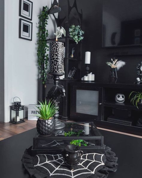 Modern Gothic Living Room, Gothic Living Room Ideas, Spooky Living Room, Gothic Living Rooms, Accent Room, Hiding In The Shadows, Victorian Gothic Decor, Gothic Living Room, Horror Room