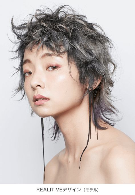 Messy hair Wolf Cut Women, Soft Mullet, Wolf Cut Hairstyles, Korean Trends, Matte Make Up, Wolf Cuts, Shaggy Layers, Curly Cuts, Long Mullet