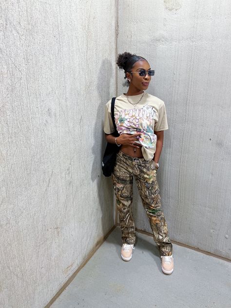 Leaf Camo Pants Outfit, Camo Cargo Outfit Black Women, Camo Bottoms Outfit, Camo Pants Outfit Black Women Sneakers, Real Camo Pants Outfit, Cargo And Graphic Tee, Tree Camo Pants Outfit, Camoflauge Pants Outfits Black Women, Outfits With Camo Shorts