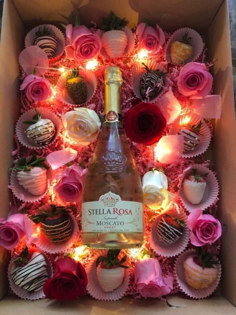 Valentines Day Strawberries, Wine Gift Box Ideas, Valentine Chocolate Covered Strawberries, Colour Meaning, Valentine Strawberries, Strawberry Box, Wine Gift Box, Chocolate Covered Strawberries Bouquet, Liquor Gifts