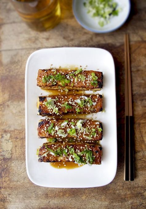 A yummy way to introduce tofu in your diet! Tofu dengaku - tofu with miso glaze is easy and healthy. Make this tofu dengaku recipe in less than 15 minutes Miso Glaze Recipe, Asian Cauliflower, Best Tofu Recipes, Macrobiotic Recipes, Tofu Recipes Healthy, Tofu Recipes Easy, Cooking Tofu, Vegan Asian Recipes, Miso Glaze