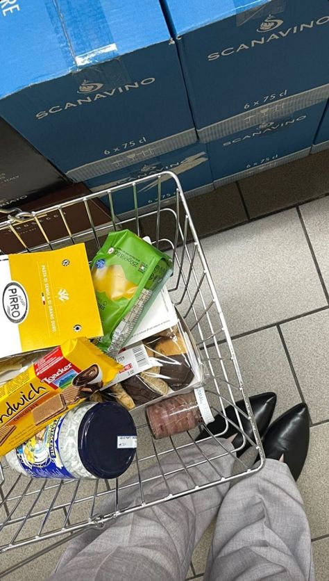 20s Aesthetic, Supermarket Food, I Live Alone, Happy Alone, College Living, College Aesthetic, Uni Life, Single And Happy, Aesthetic Life