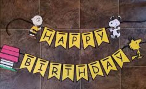 Craft Paper Banner, Snoopy Bday, Peanuts Gang Birthday Party, Charlie Brown Birthday Party, Brown Banner, Peanuts Birthday Party, Snoopy Classroom, Snoopy Birthday Party, Charlie Brown Party