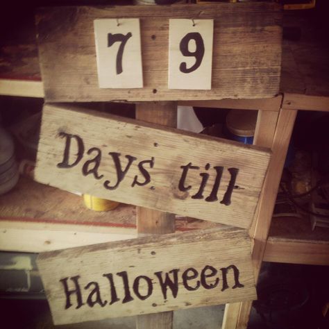 Halloween Countdown Sign for front yard Halloween Countdown Sign, Countdown Ideas, Days Till Halloween, Countdown Sign, 2024 Halloween, Halloween Countdown, Halloween Yard Decorations, Halloween Decorating, Homemade Halloween