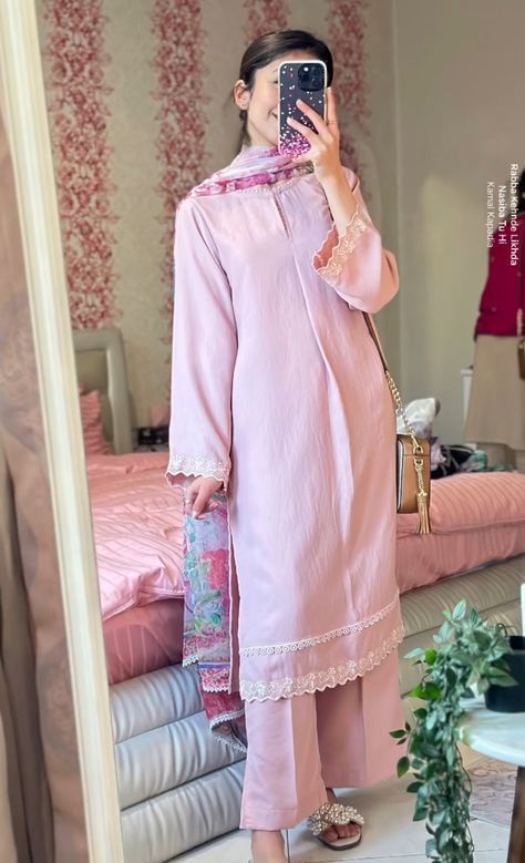 Simple Pakistani Dresses Casual, Casual Pakistani Outfits, Desi Wedding Aesthetic, Aesthetic Eid, Desi Casual, Desi Girl Aesthetic, Desi Pinterest, Eid Look, Simple Dress Casual