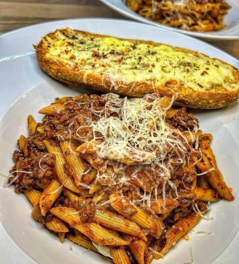 LAUGH WITH GRANNIES | Penne Bolognese is a hearty and comforting Italian classic | Facebook Penne Bolognese, Justine Kameron, Pioneer Woman Ree Drummond, Beef And Pork, Ree Drummond, Old Fashioned Recipes, Penne Pasta, Meat Sauce, Classic Italian