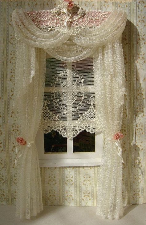 Dollhouse Curtains, Rideaux Shabby Chic, Doll House Curtains, Decoration Shabby, Shabby Chic Curtains, Victorian Dollhouse, Shabby Chic Bedrooms, Lace Curtains, Barbie House