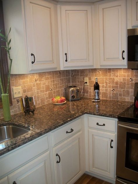 white kitchen cabinets countertop tile backsplash modern kitchen ideas Baltic Brown Granite, Light Cabinets, Brown Granite Countertops, Modern Luxury Kitchen, Dark Countertops, Brown Granite, Brown Cabinets, Brown Kitchens, Kitchen Light