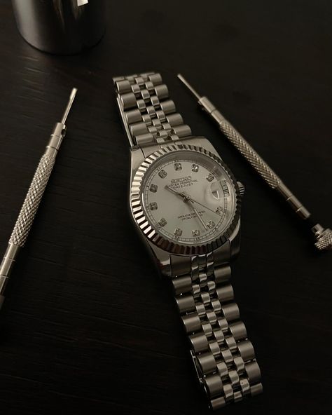 mz_watchmods Seiko 36mm datejust silver dial, diamond hour markers with fluted bezel and jubilee bracelet. Stunning silver dial with diamond hour markers seiko mod watch. Stainless steel case with fluted bezel and jubilee strap. Automatic movement. *BRAND NEW CUSTOM MADE MOD WATCH* *DM ME TO ORDER* *SHIPPING TAKES 13-15 DAYS* We offer a range of customised dials cases and bracelets including ones that aren’t seen on our posts. Please message us for any enquires. #seikomod #watches #cust... Seiko Mod, Mood Instagram, Men's Watches, Stainless Steel Case, Dm Me, Markers, Custom Made, Range, Stainless Steel