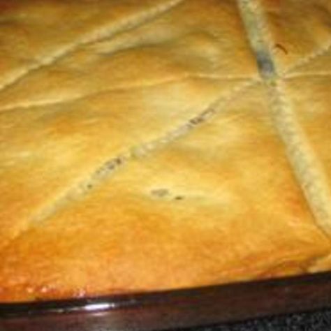 Upside-Down Pizza... I grew up eating this. Beef Pot Pie Recipe, Upside Down Pizza, Pot Pie Recipe Easy, Recipes Using Crescent Rolls, Beef Pot Pie, Beef Pot Pies, Crescent Recipes, Skillet Dishes, Savory Pies