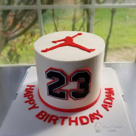 Nba Themed Cake, 23 Jordan Year Birthday Cake, Jordan Cakes Birthdays, Jordan Cake Topper Printable Free, Michael Jordan Cake Ideas, Jordan Birthday Cake Ideas, Michael Jordan Party Ideas, Michael Jordan Themed Birthday Party, Cakes For 10th Birthday Boy