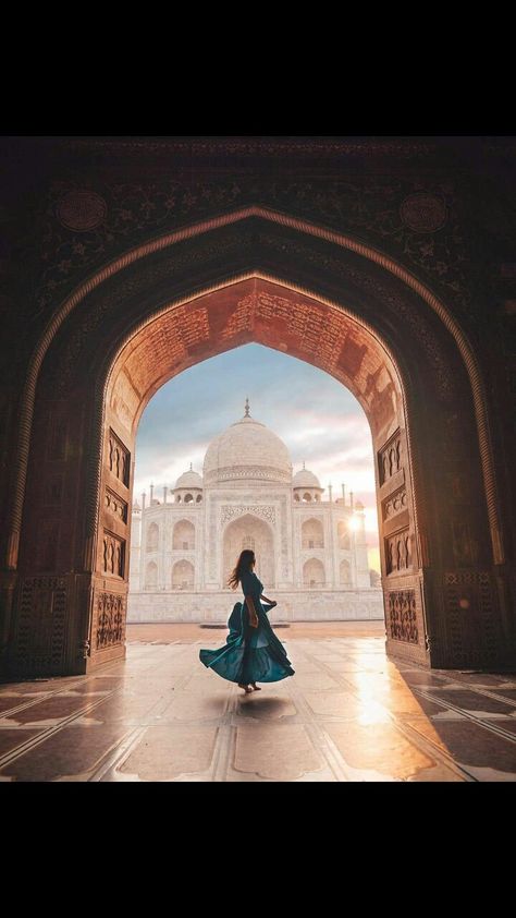 Beauty of India Long Shot Photography, Delhi Taj Mahal, Tac Mahal, India Vacation, Pre Wedding Photoshoot Props, Royal Photography, Travel Photoshoot, Travel Pose, Dark Beauty Photography