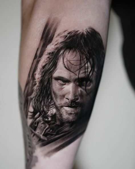 Aragorn holding a sword tattoo Aragorn Legolas Gimli Tattoo, Aragorn Tattoo Lord Of The Rings, Legolas Tattoo, Aragorn Tattoo, Hobbit Hole Tattoo, Tree Of Gondor Tattoo, Gandalf Tattoo, Body Electric Tattoo, Hobbit Tattoo