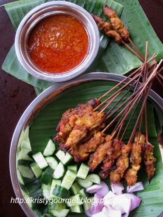 Malay Dishes, Satay Sauce Recipe, Malaysian Chicken, Singapore Recipes, Chicken Satay With Peanut Sauce, Discharged From Hospital, Chicken Satay Recipe, Malaysian Recipes, Satay Recipe