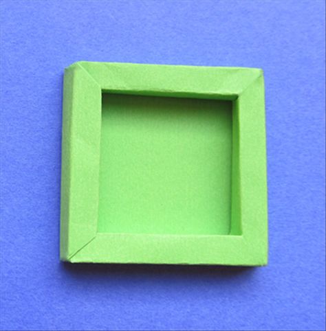 How to make a shadow box, a 3d frame, from paper or cardboard. Cardboard Frame Diy, Cardboard Picture Frames, Cardboard Photo Frame, Paper Picture Frames, 3d Box Frames, Diy Shadow Box, 3d Frames, Cardboard Frame, Glue Pen