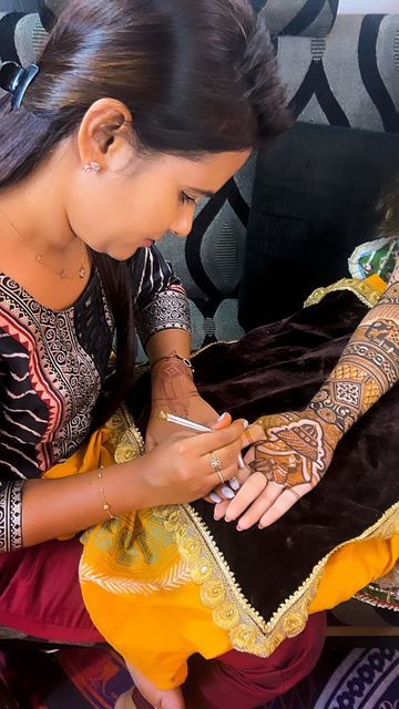 𝐌𝐨𝐧𝐢𝐤𝐚 𝐉𝐚𝐢𝐧 𝐥 𝐌𝐞𝐡𝐧𝐝𝐢 𝐀𝐫𝐭𝐢𝐬𝐭🧿 on Instagram Monika Jain Mehndi, Mehndi Artist, 2025 Vision, Bridal Mehndi, Artist On Instagram, Life Changing, Vision Board, On Instagram, Quick Saves